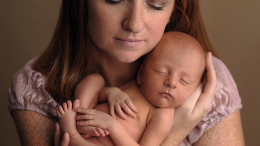 Capturing genuine family connections through luxury newborn and baby photography since 2009. Capturing genuine family connections through luxury newborn and baby photography since 2009.